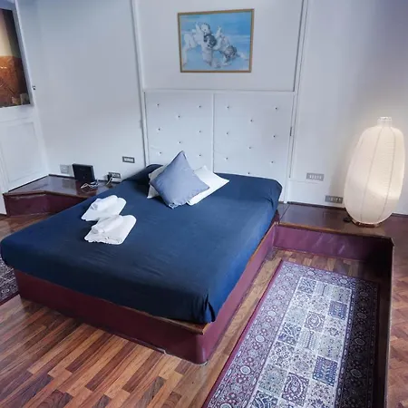 Don Morosini - Al Vaticano * ローマ